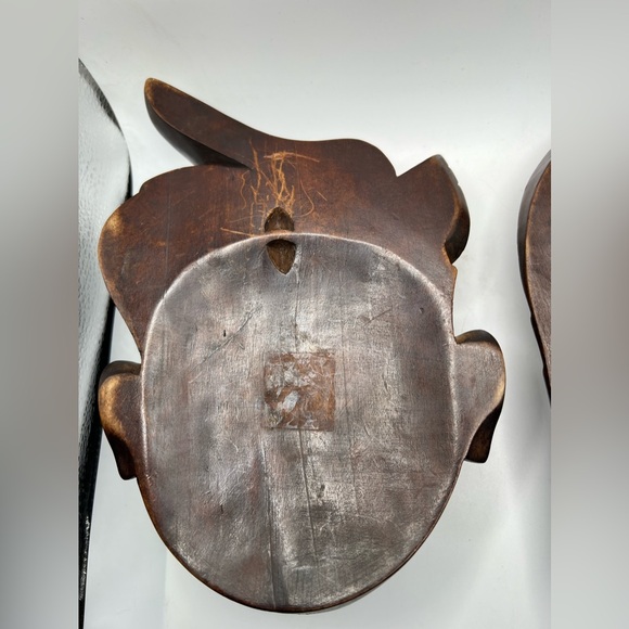 Vintage Balinese wood carvings of a man & woman in the National Headdress - Picture 13 of 17